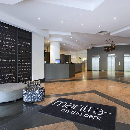 Mantra On The Park Aparthotel Melbourne Exterior foto